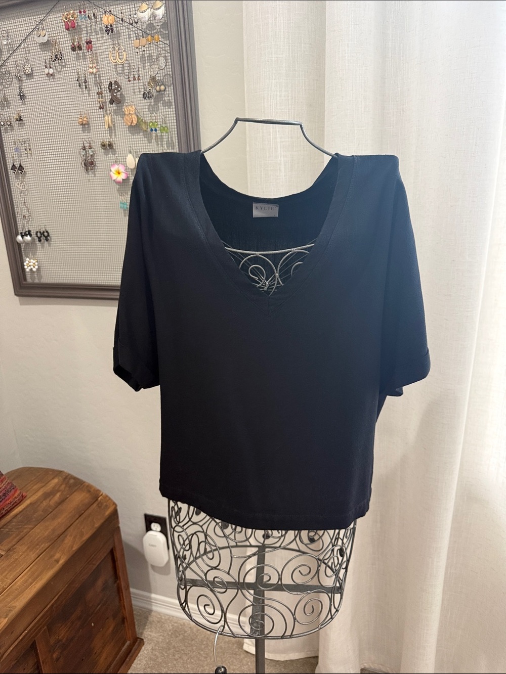 Black V-Neck Boxy Crop Top